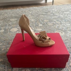 Valentino tan bow heels sz 36